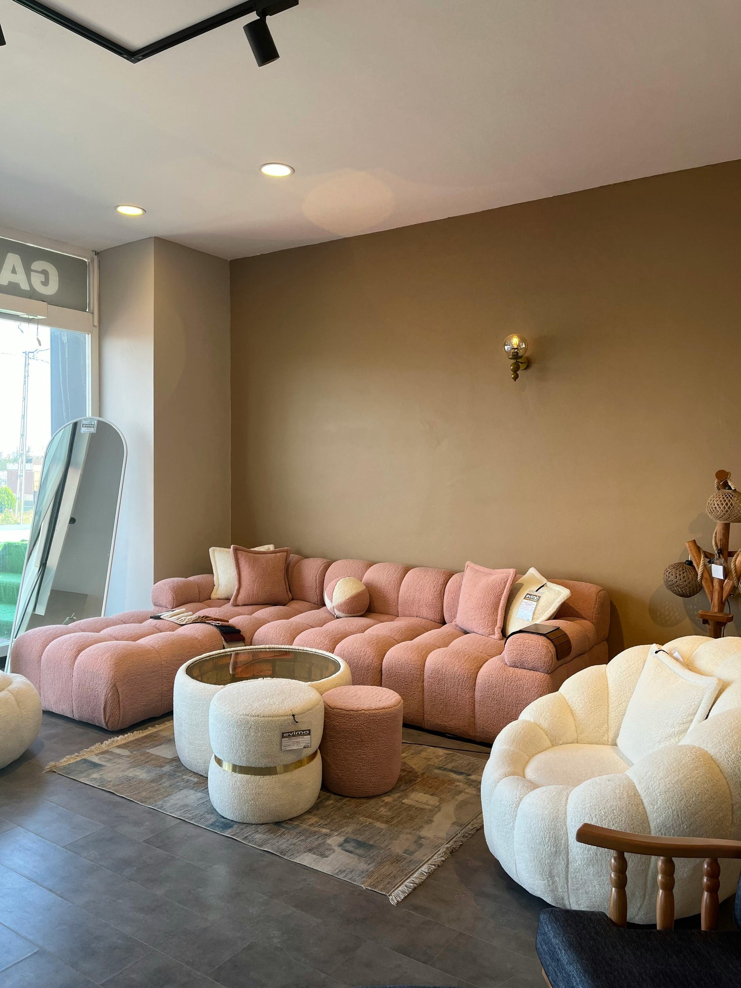 Living & Recreational